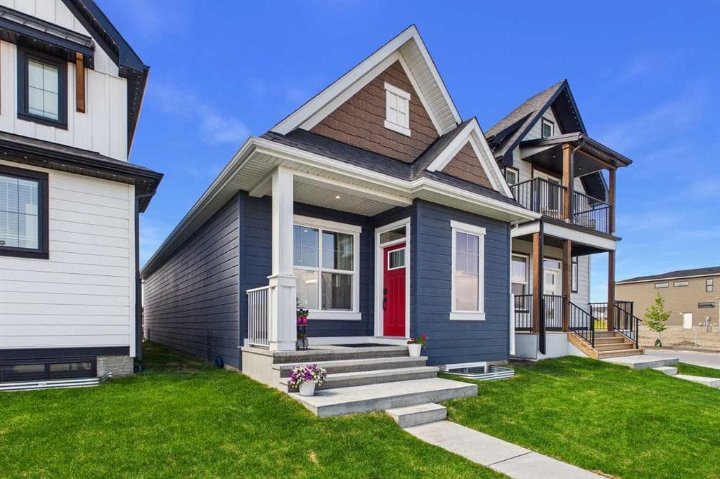 3-bed Detached for sale at 11 Royston Park NW, Calgary