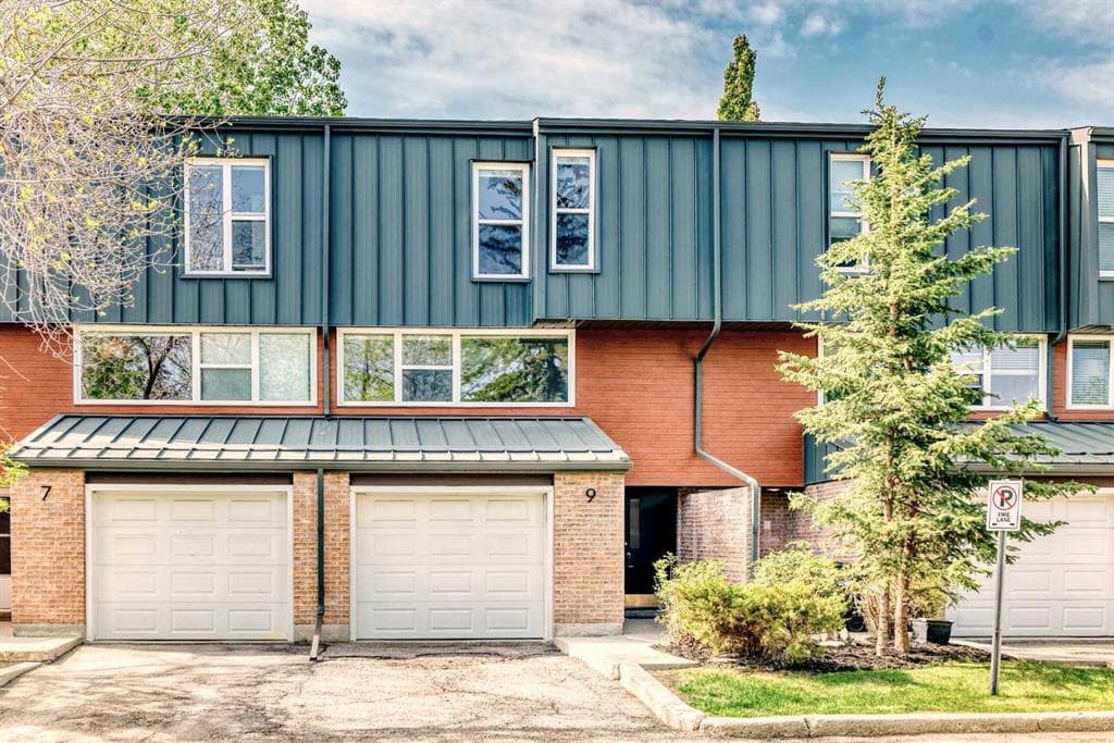 3-bed Townhouse for sale at 9 Brae Glen Court SW, Calgary