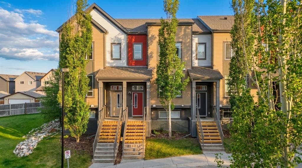 3-bed Townhouse for sale at 131 Copperpond Row SE, Calgary