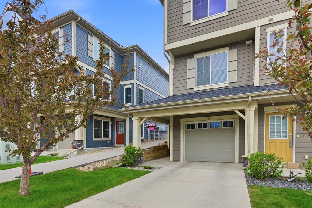 3-bed Townhouse for sale at 39 Kinlea Common NW, Calgary