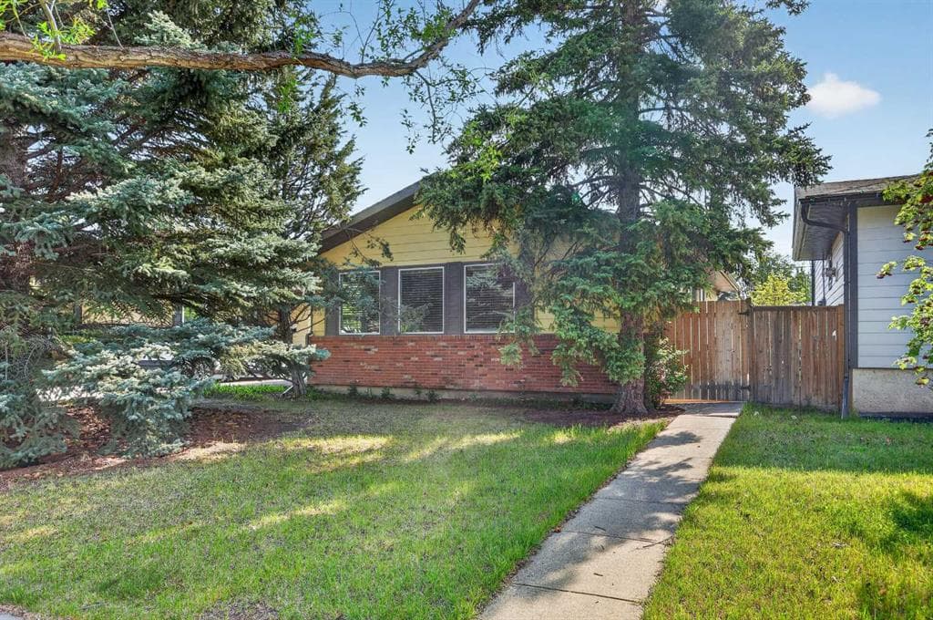 4-bed Detached for sale at 10540 Oakfield Drive SW, Calgary