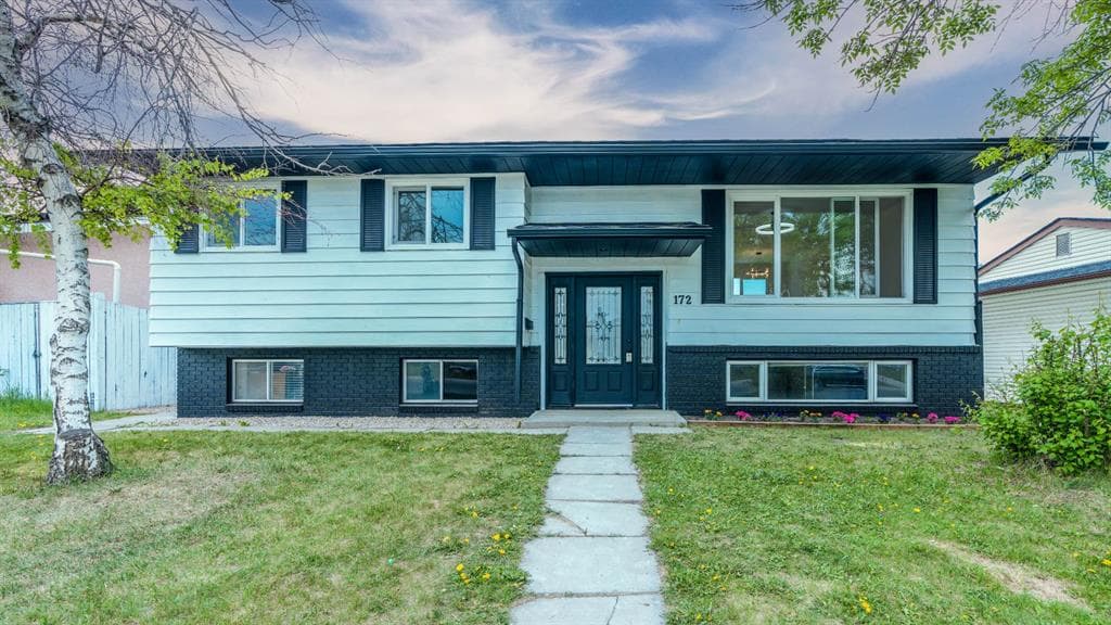 5-bed Detached for sale at 172 Pinewind Road NE, Calgary