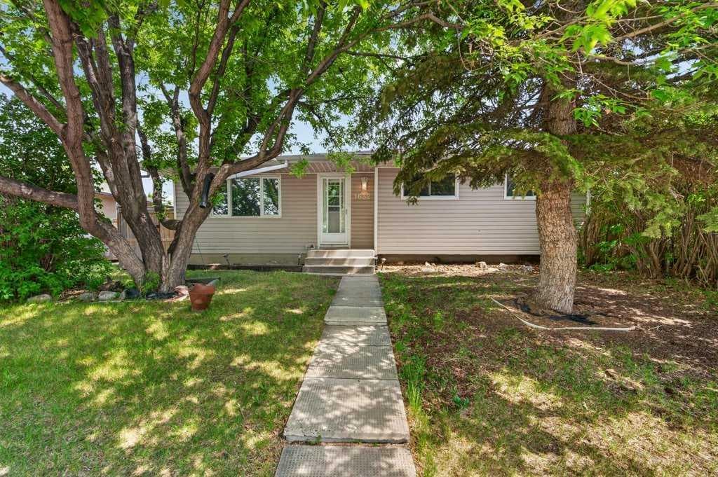 4-bed Detached for sale at 1632 Robson Crescent SE, Calgary