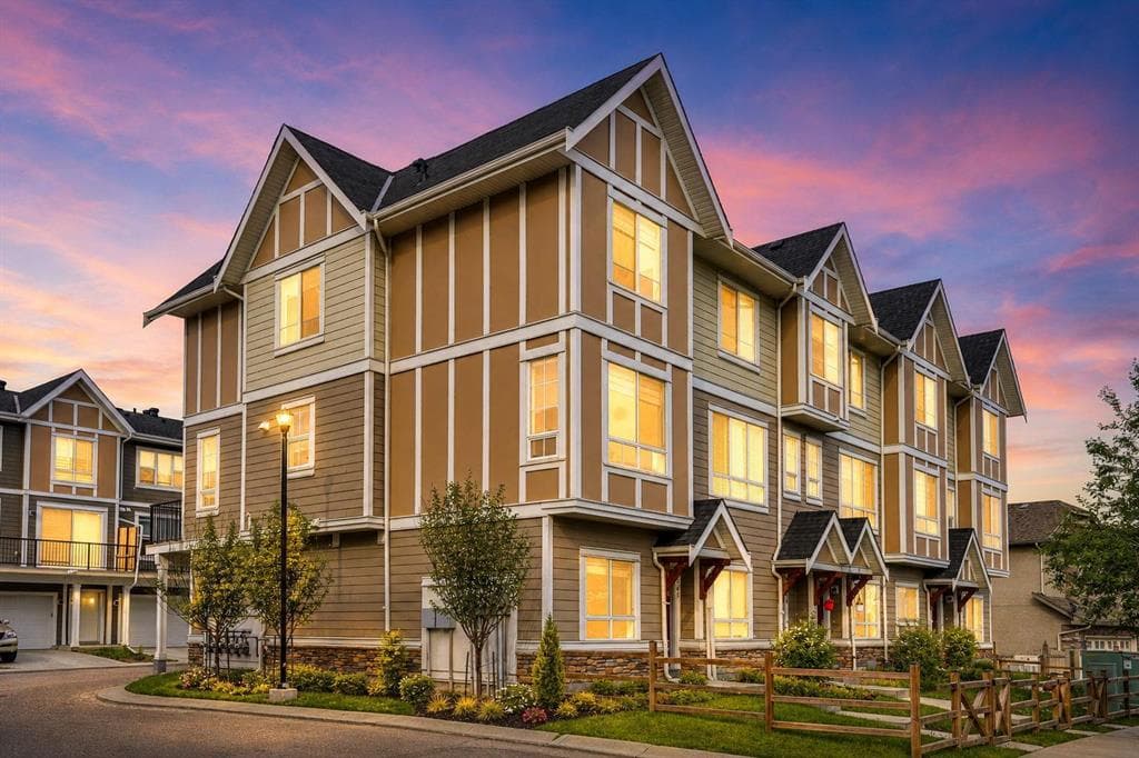 3-bed Townhouse for sale at 986 Sherwood Boulevard NW, Calgary