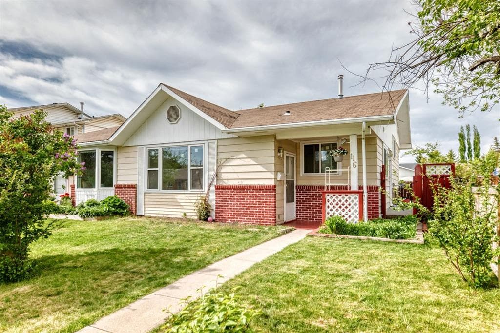 3-bed Semi-detached for sale at 116 Pineson Place NE, Calgary