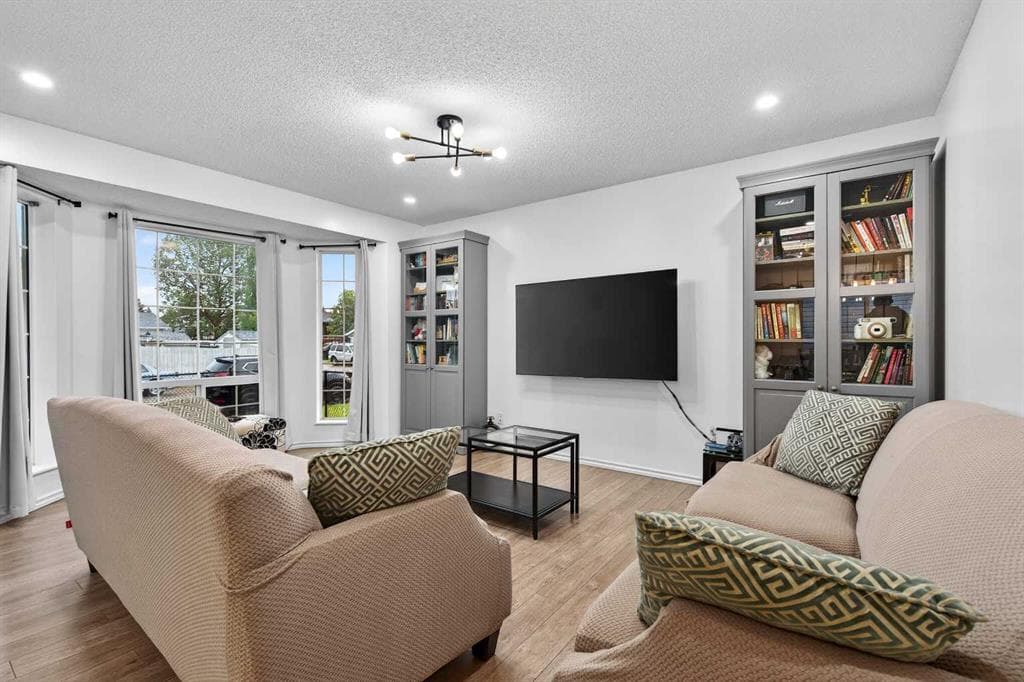4-bed Detached for sale at 91 Martinwood Court NE, Calgary