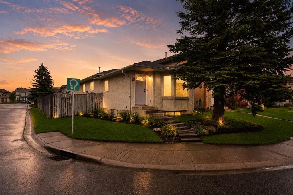 5-bed Detached for sale at 133 MARTINGLEN Way NE, Calgary
