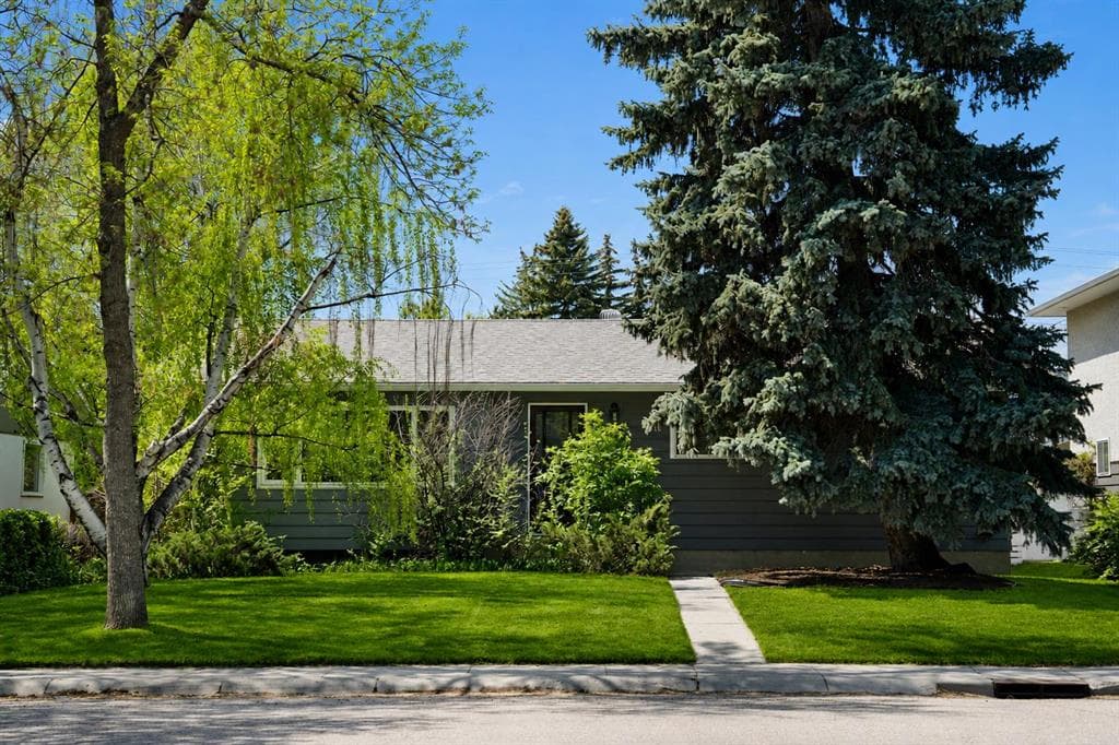 5-bed Detached for sale at 3123 Brentwood Boulevard NW, Calgary