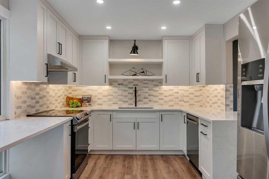 3-bed Townhouse for sale at 370 Brae Glen Crescent SW, Calgary