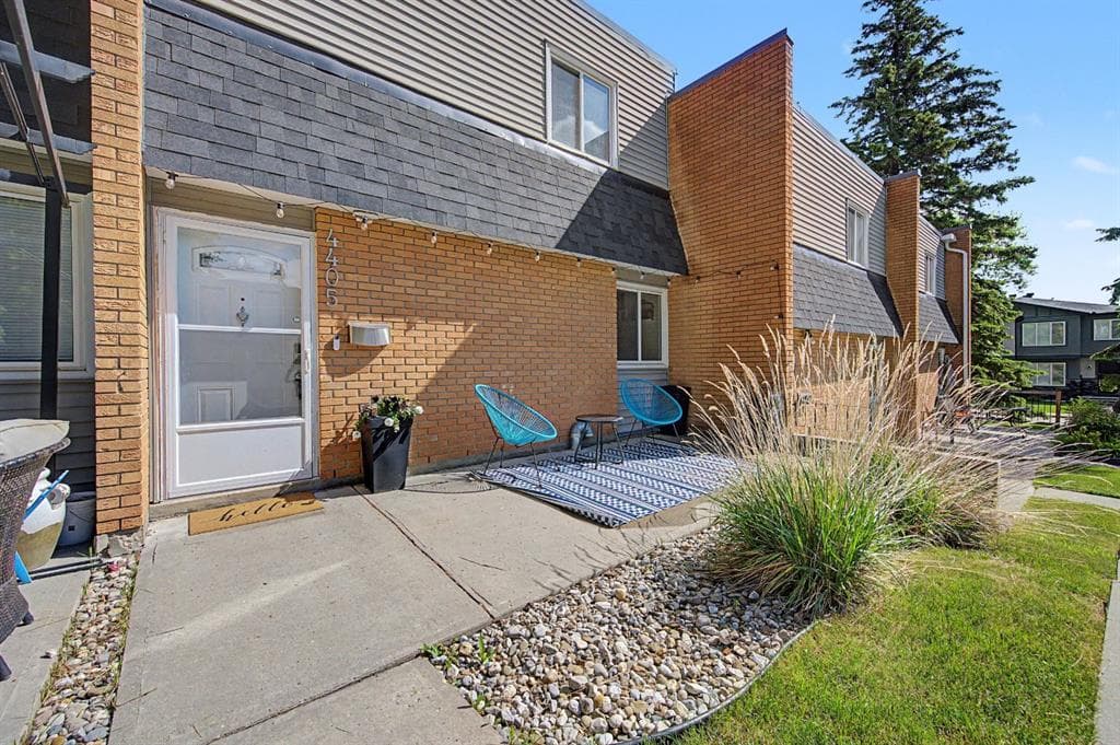 3-bed Townhouse for sale at 4405 33 Avenue SW, Calgary