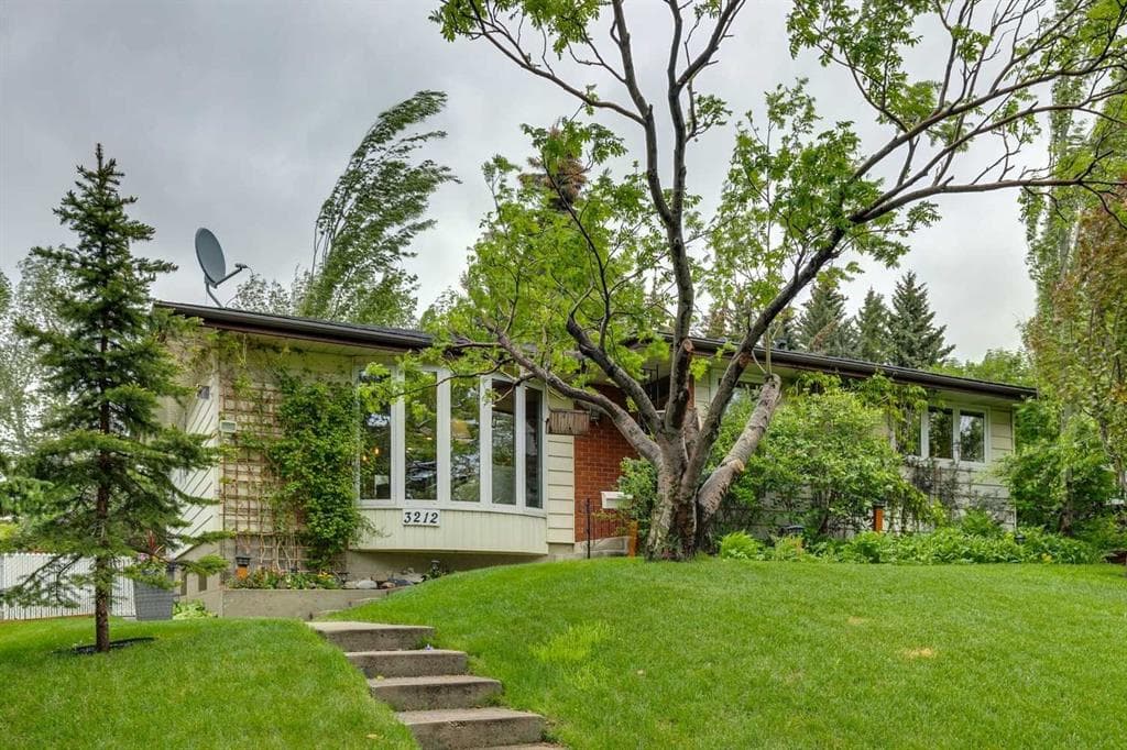 3-bed Detached for sale at 3212 Conrad Drive NW, Calgary