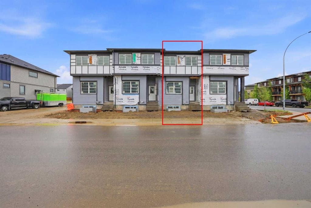 3-bed Townhouse for sale at 13 Savanna Place NE, Calgary