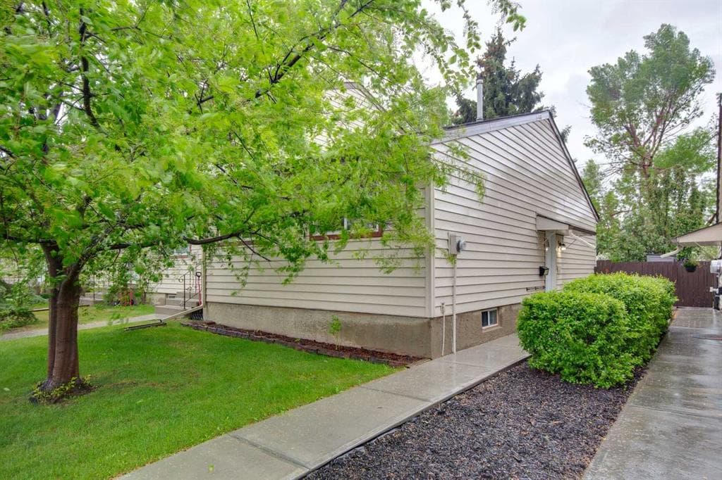 2-bed Townhouse for sale at 118, 6100 4 Avenue NE, Calgary