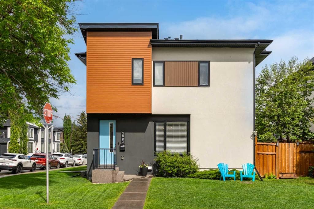 3-bed Townhouse for sale at 2002 35 Street SW, Calgary