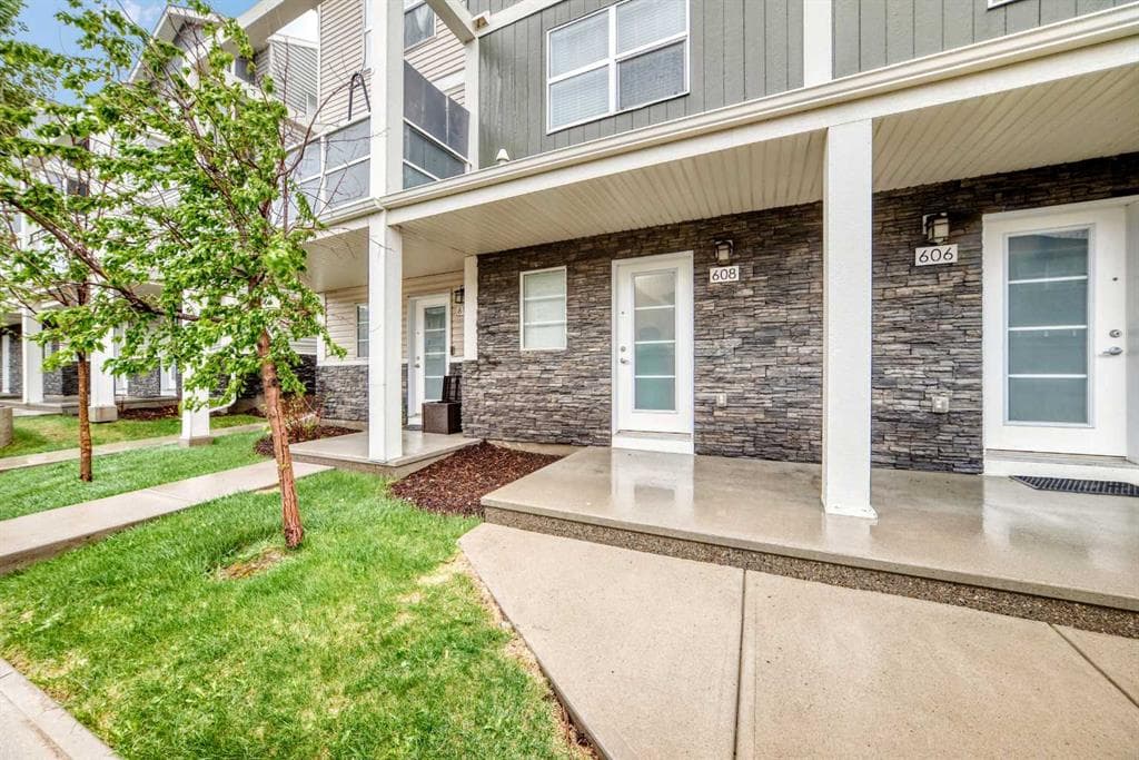 2-bed Townhouse for sale at 608 Redstone View NE, Calgary