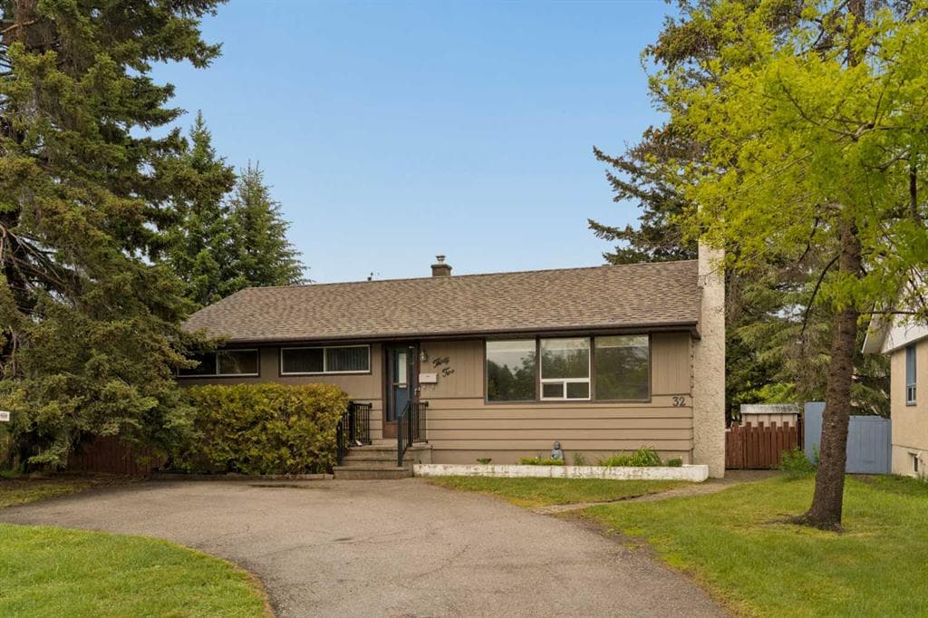 3-bed Detached for sale at 32 Gladeview Crescent SW, Calgary
