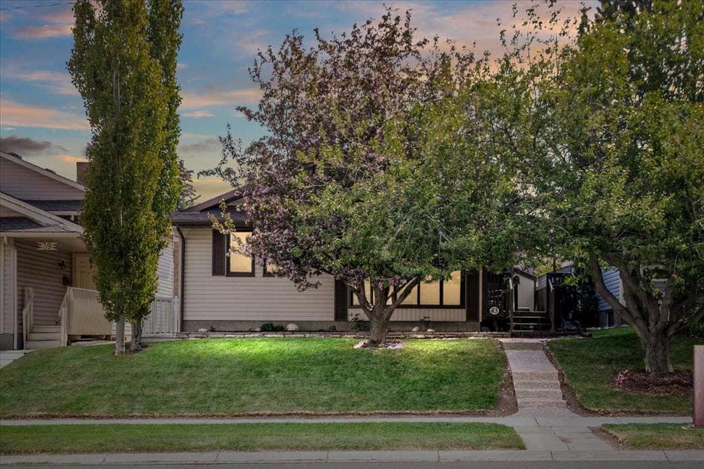 3-bed Detached for sale at 43 Scenic Acres Drive NW, Calgary