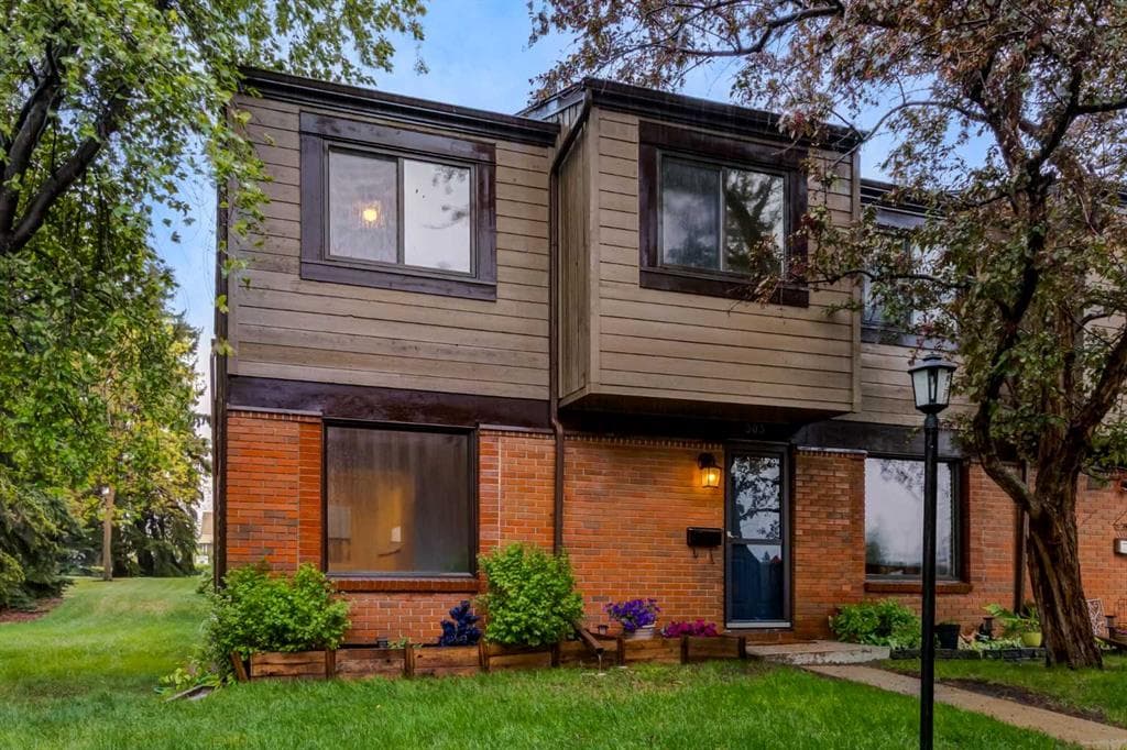 4-bed Townhouse for sale at 303, 9803 24 Street SW, Calgary