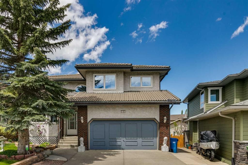 3-bed Detached for sale at 733 Edgebank Place NW, Calgary