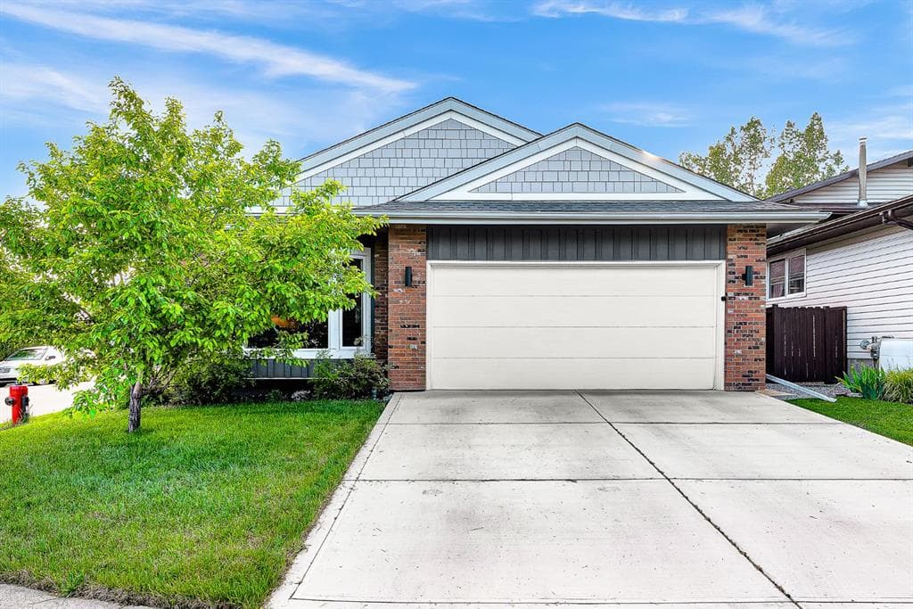 4-bed Detached for sale at 120 Woodbrook Close SW, Calgary