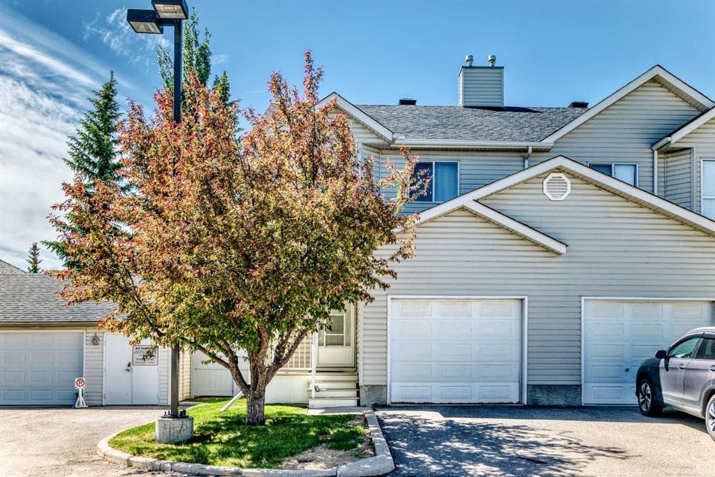 3-bed Townhouse for sale at 325 Mt Douglas Manor SE, Calgary