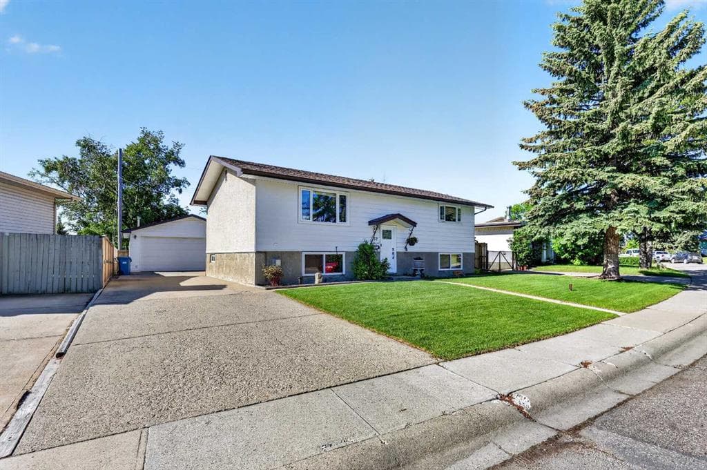 3-bed Detached for sale at 152 Maddock Way NE, Calgary