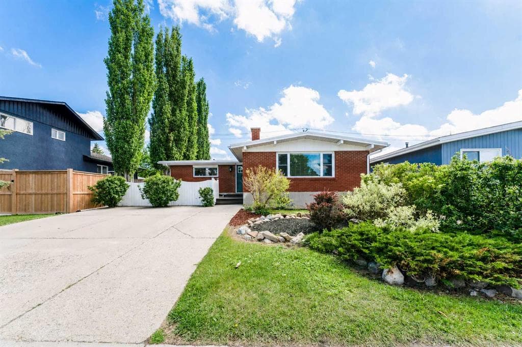 4-bed Detached for sale at 2023 8 Avenue NE, Calgary