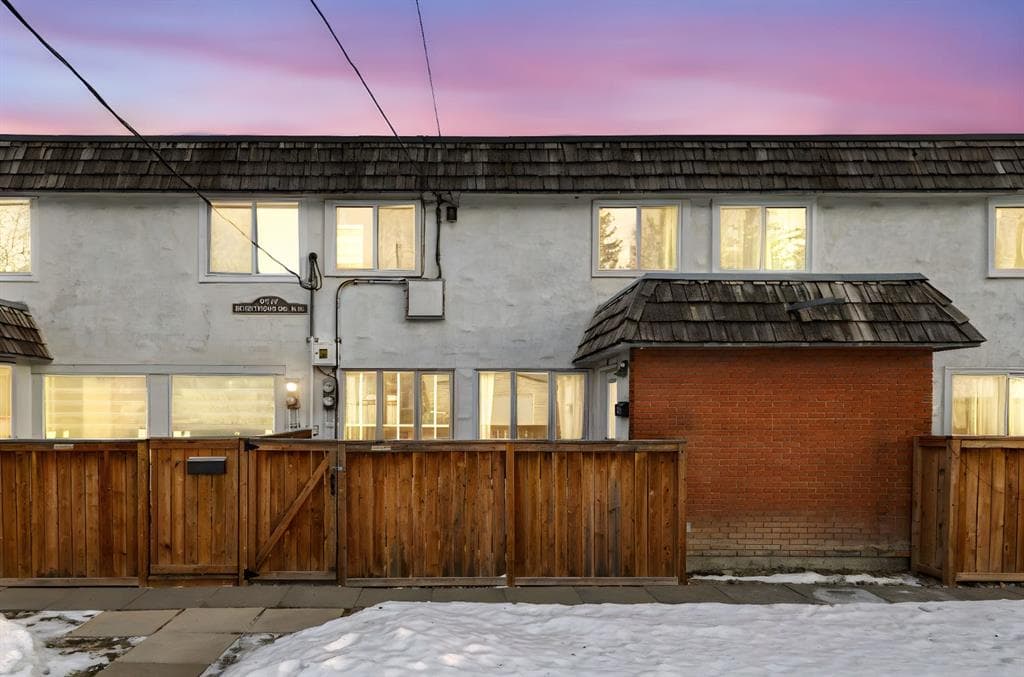 2-bed Townhouse for sale at 6, 6147 Buckthorn Road NW, Calgary