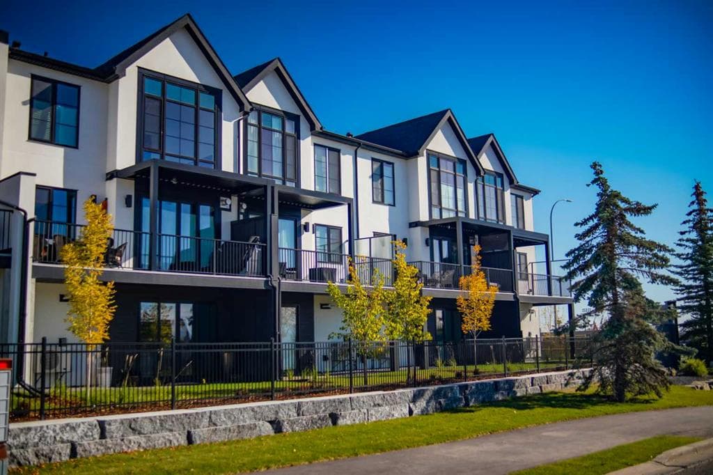 3-bed Townhouse for sale at 102, 1700 73 Street SW, Calgary