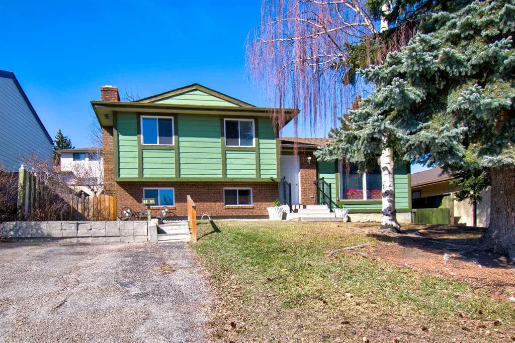 4-bed Detached for sale at 6307 Thornaby Way NW, Calgary