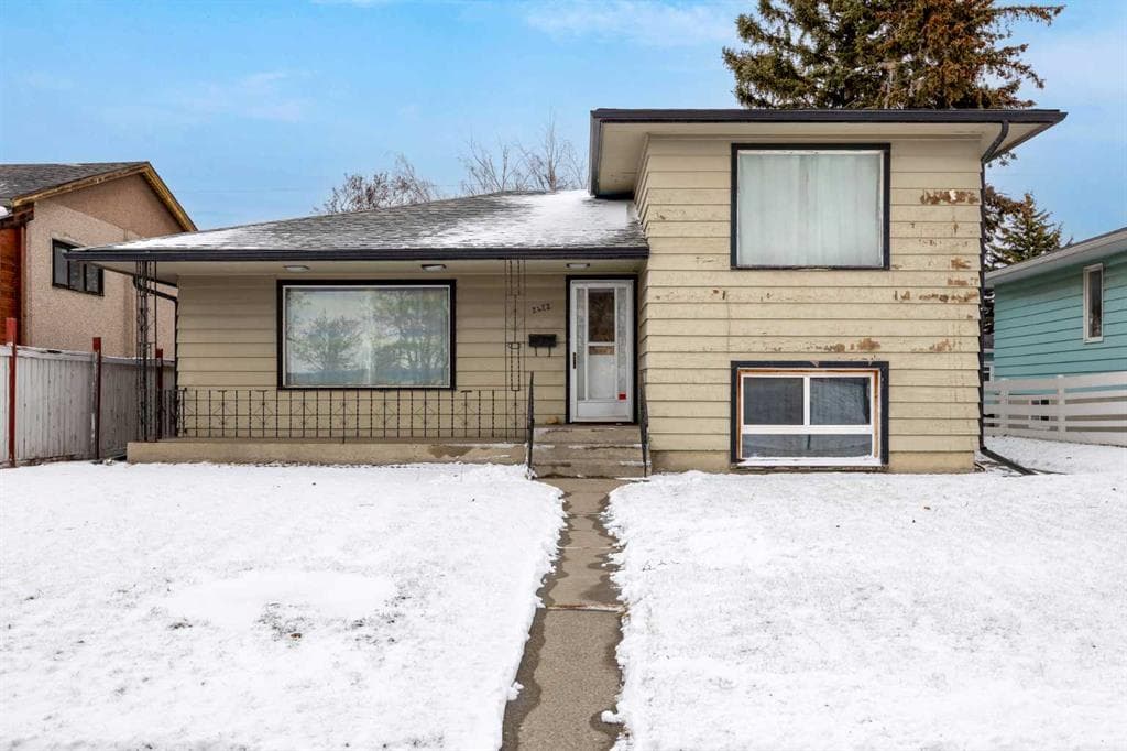 6-bed Detached for sale at 2472 Capitol Hill Crescent NW, Calgary