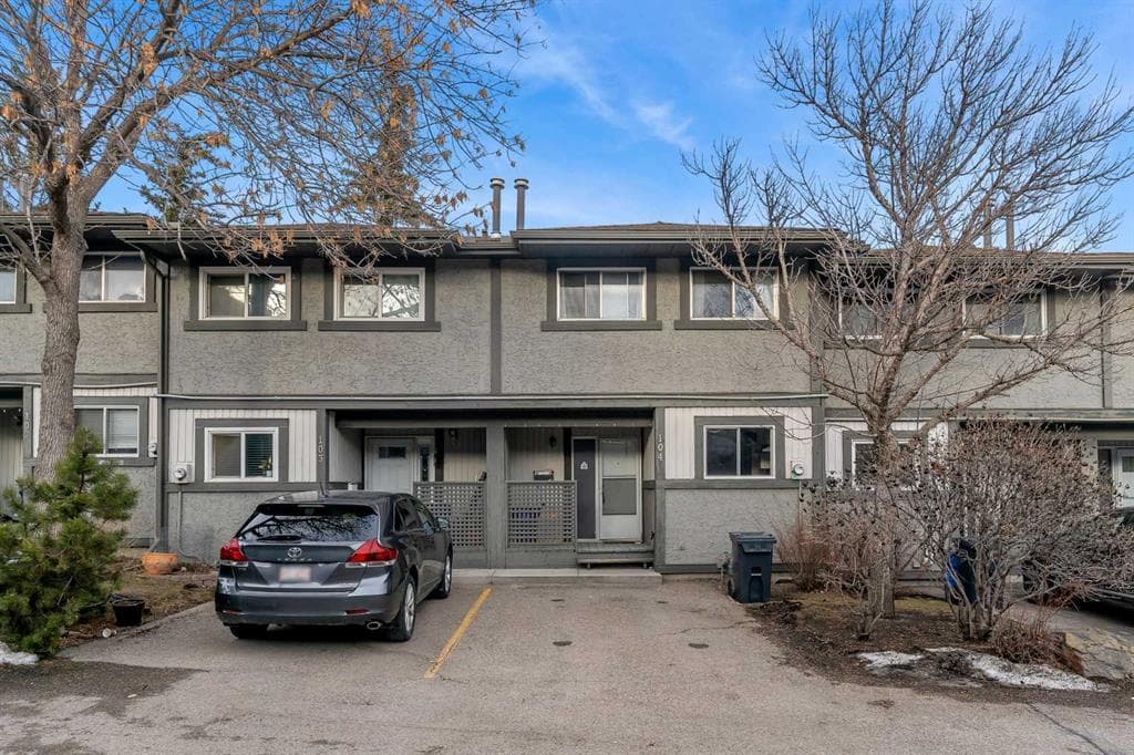3-bed Townhouse for sale at 104, 7172 Coach Hill Road SW, Calgary