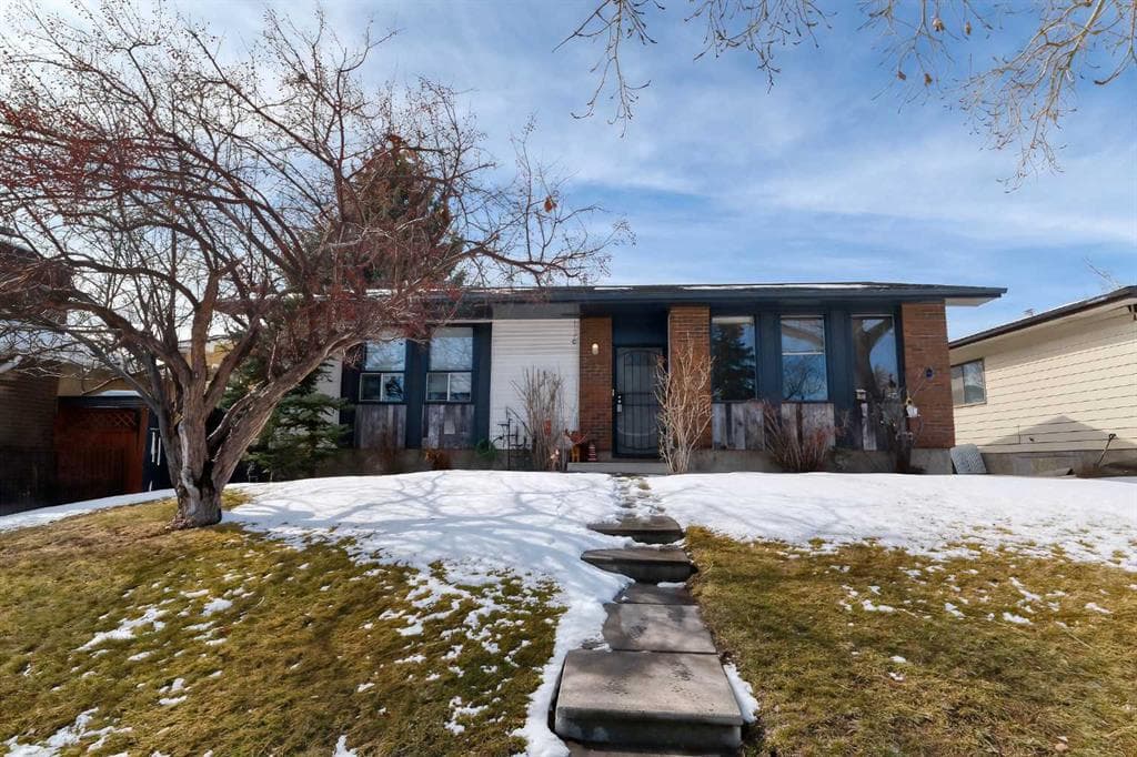 4-bed Detached for sale at 3523 48 Street NE, Calgary