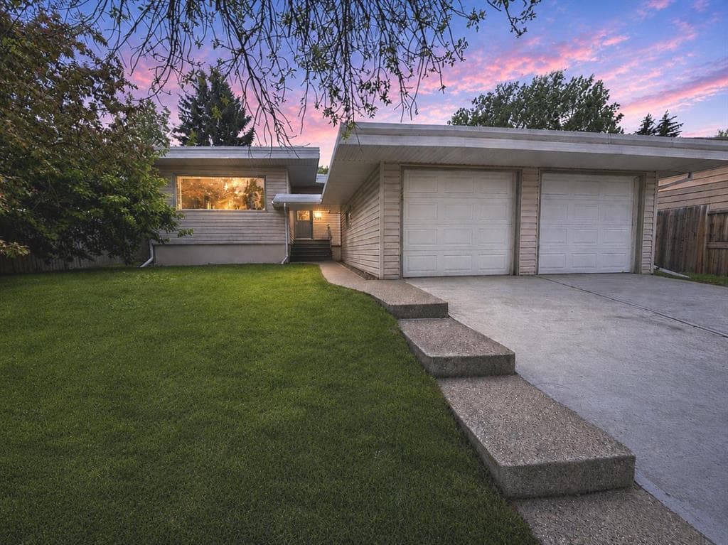 4-bed Detached for sale at 19 Meadowview Road SW, Calgary