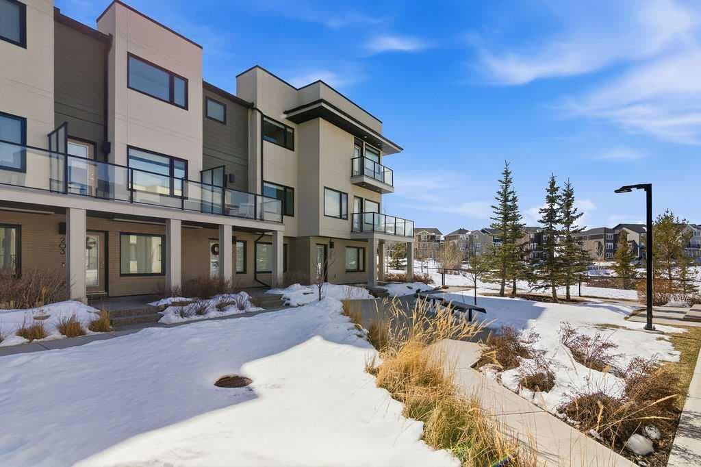 3-bed Townhouse for sale at 204, 218 Sherwood Square NW, Calgary