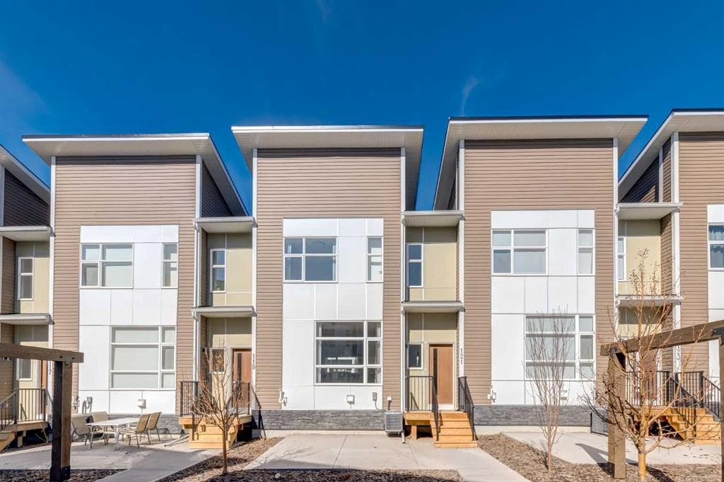3-bed Townhouse for sale at 121 Walden Lane SE, Calgary