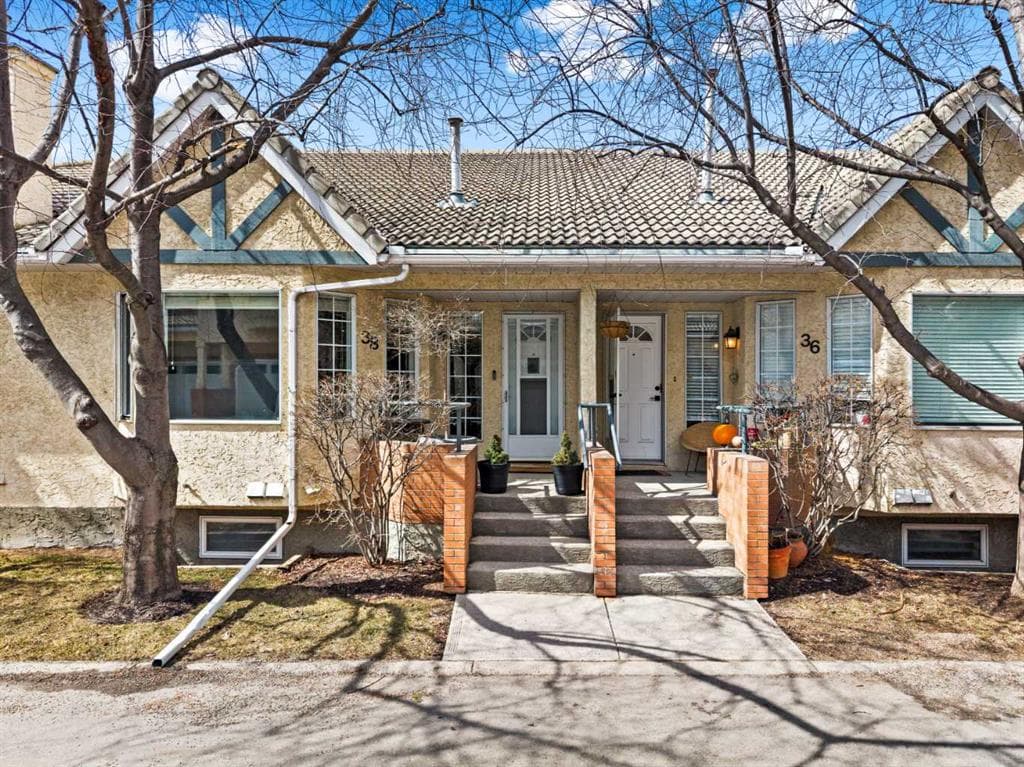 2-bed Townhouse for sale at 38 Richelieu Court SW, Calgary
