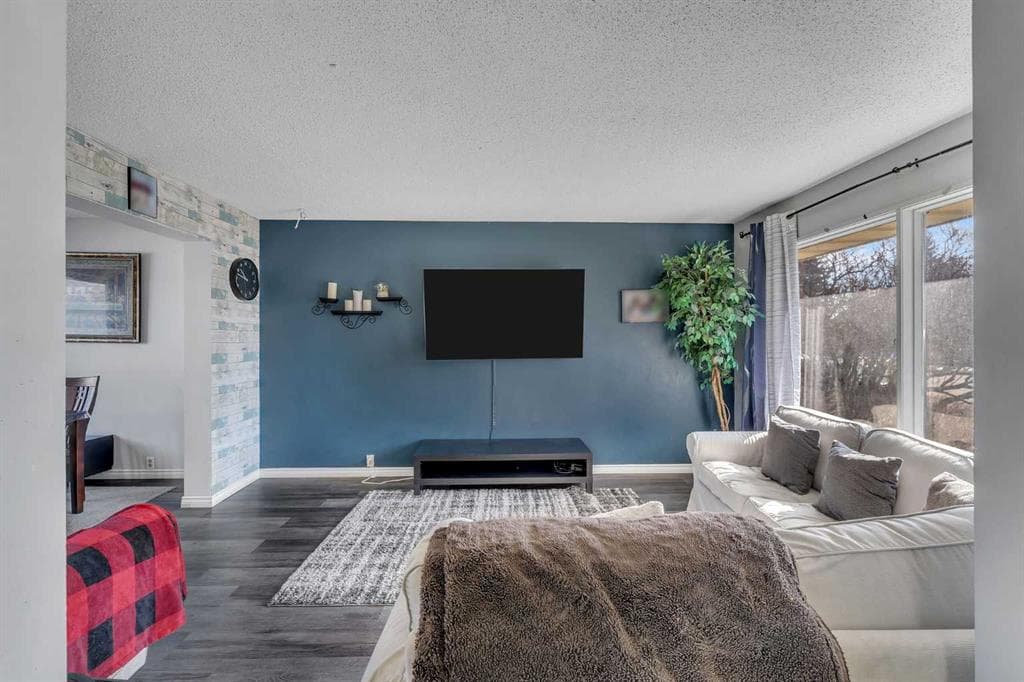 4-bed Semi-detached for sale at 354 Aboyne Place NE, Calgary