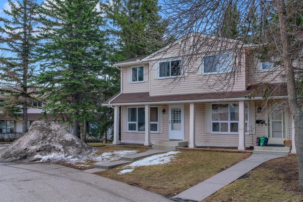 3-bed Townhouse for sale at 174 Woodmont Terrace SW, Calgary