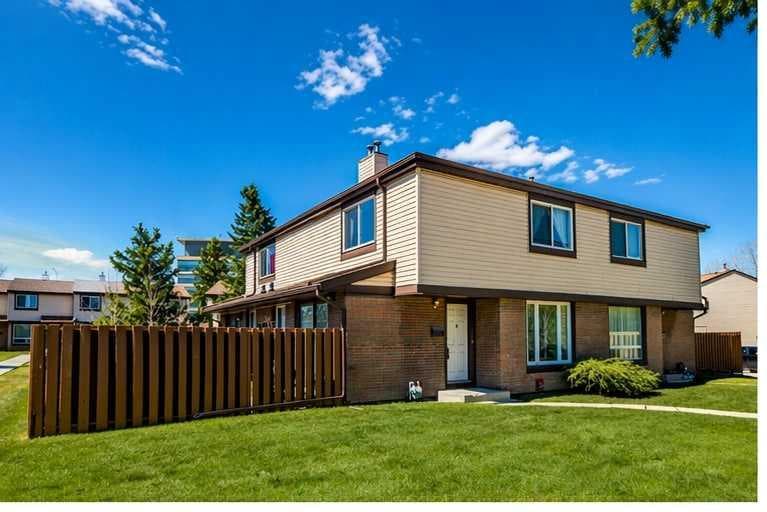 2-bed Townhouse for sale at 45, 2727 Rundleson Road NE, Calgary