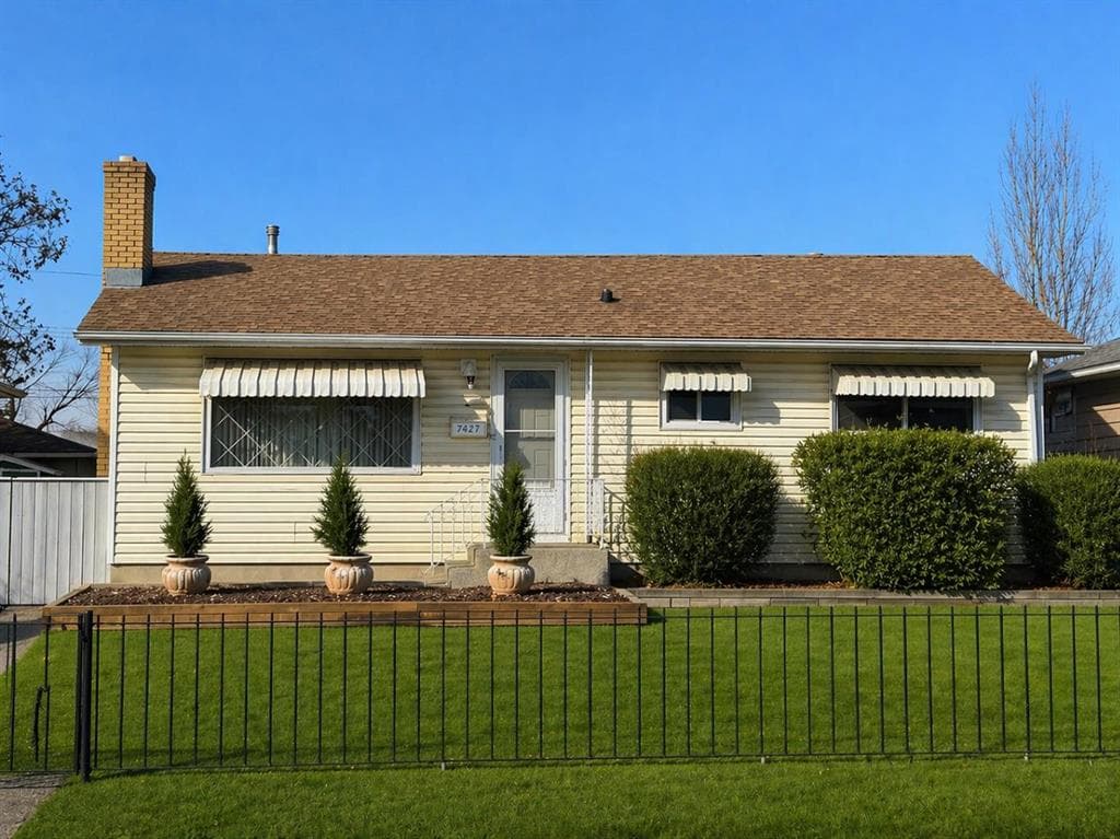 3-bed Detached for sale at 7427 25 Street SE, Calgary