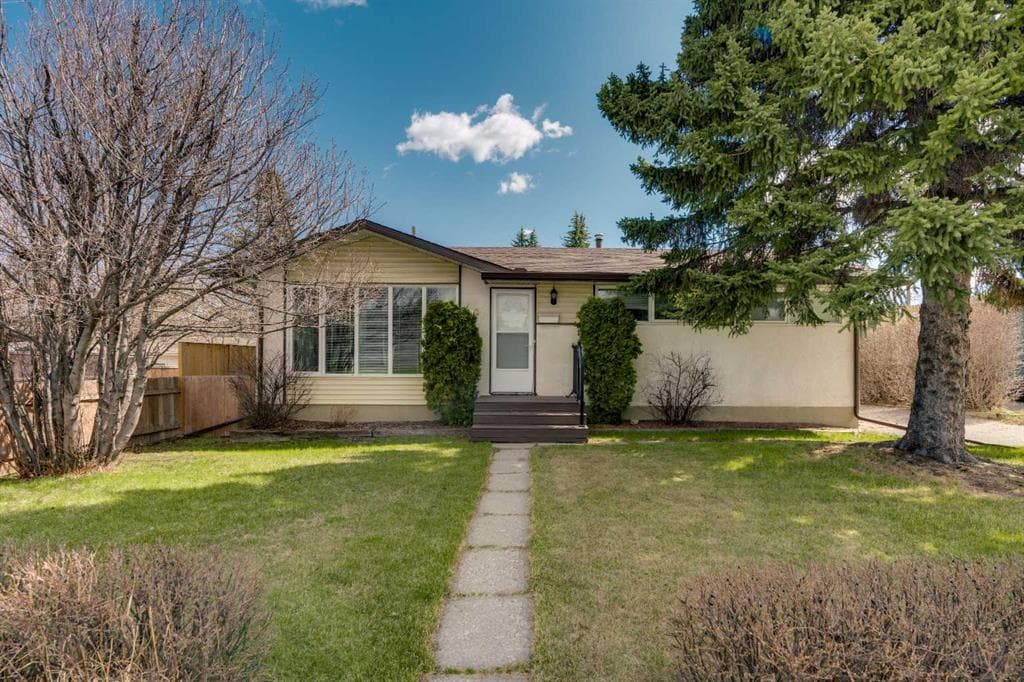 4-bed Detached for sale at 212 Westwood Drive SW, Calgary