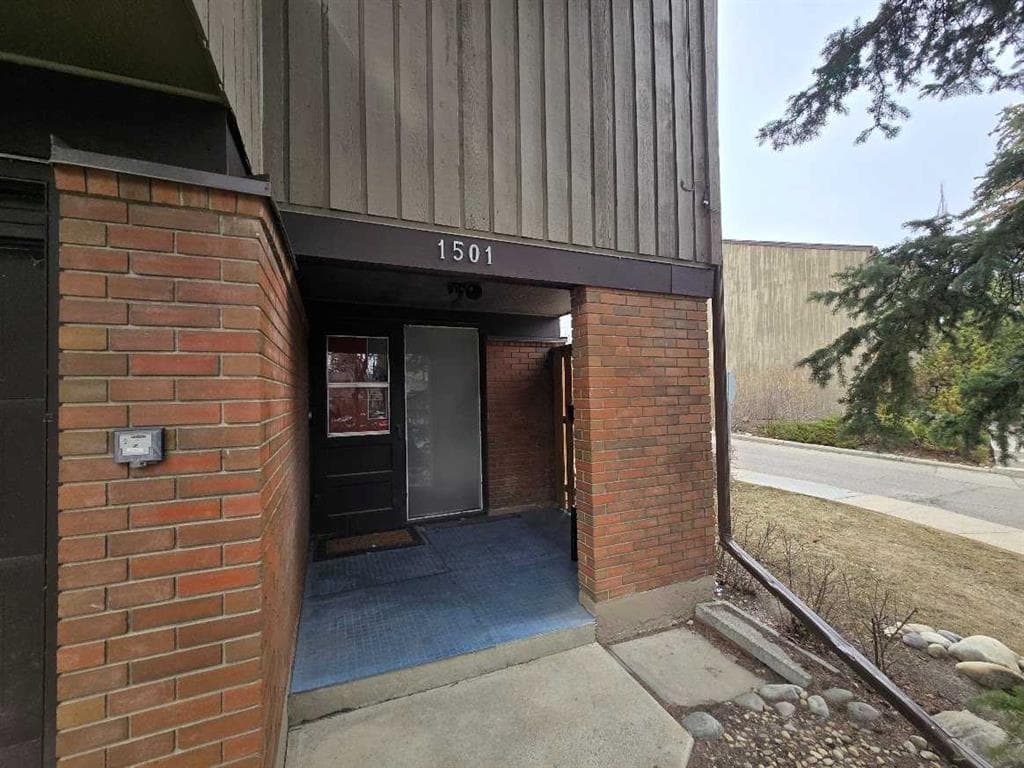 3-bed Townhouse for sale at 1501, 9803 24 Street SW, Calgary