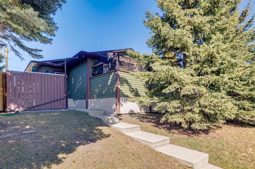 4-bed Detached for sale at 95 McHugh Road NE, Calgary