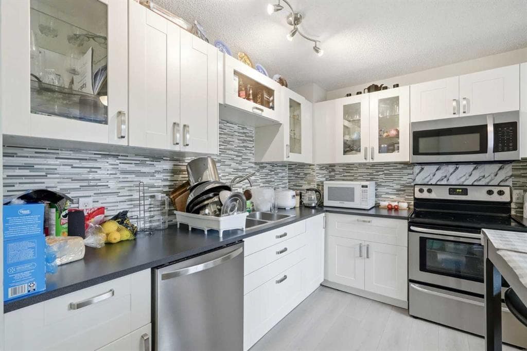 4-bed Townhouse for sale at 64, 2519 38 Street NE, Calgary