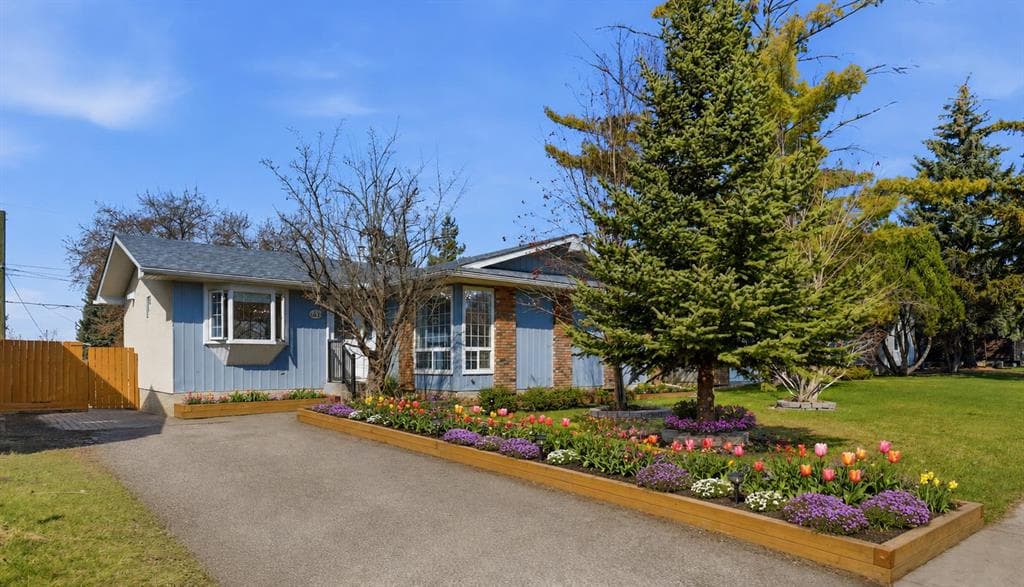 4-bed Detached for sale at 431 Queen Charlotte Drive SE, Calgary