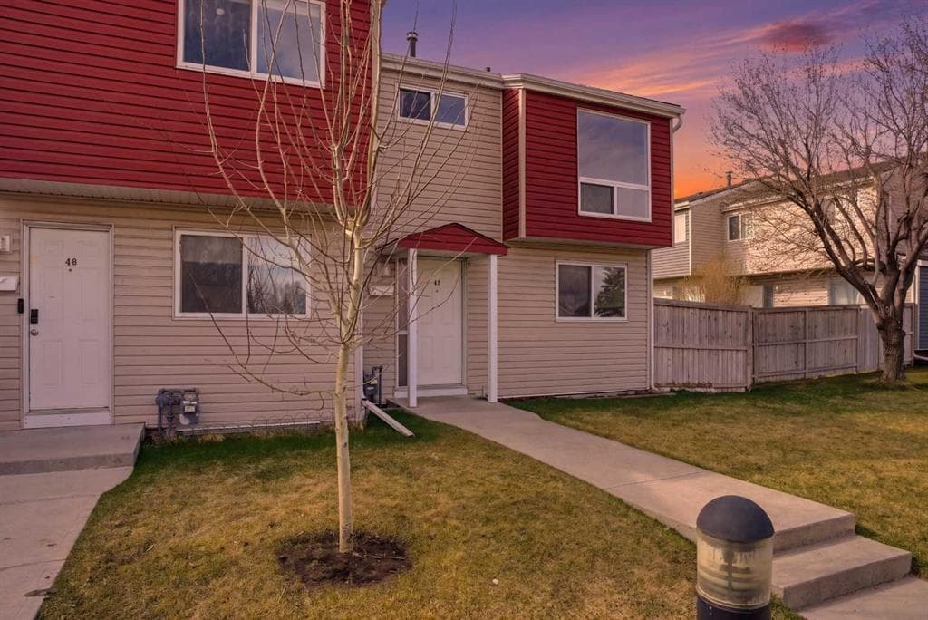 3-bed Townhouse for sale at 49, 5425 PENSACOLA Crescent SE, Calgary