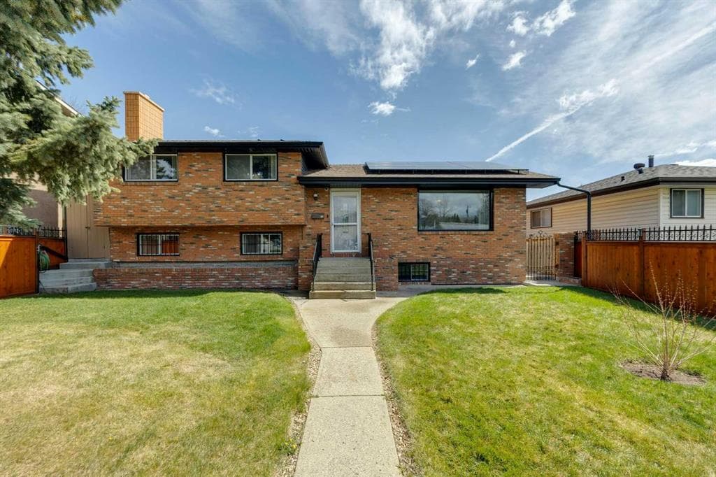 4-bed Detached for sale at 12 Huntwick Way NE, Calgary