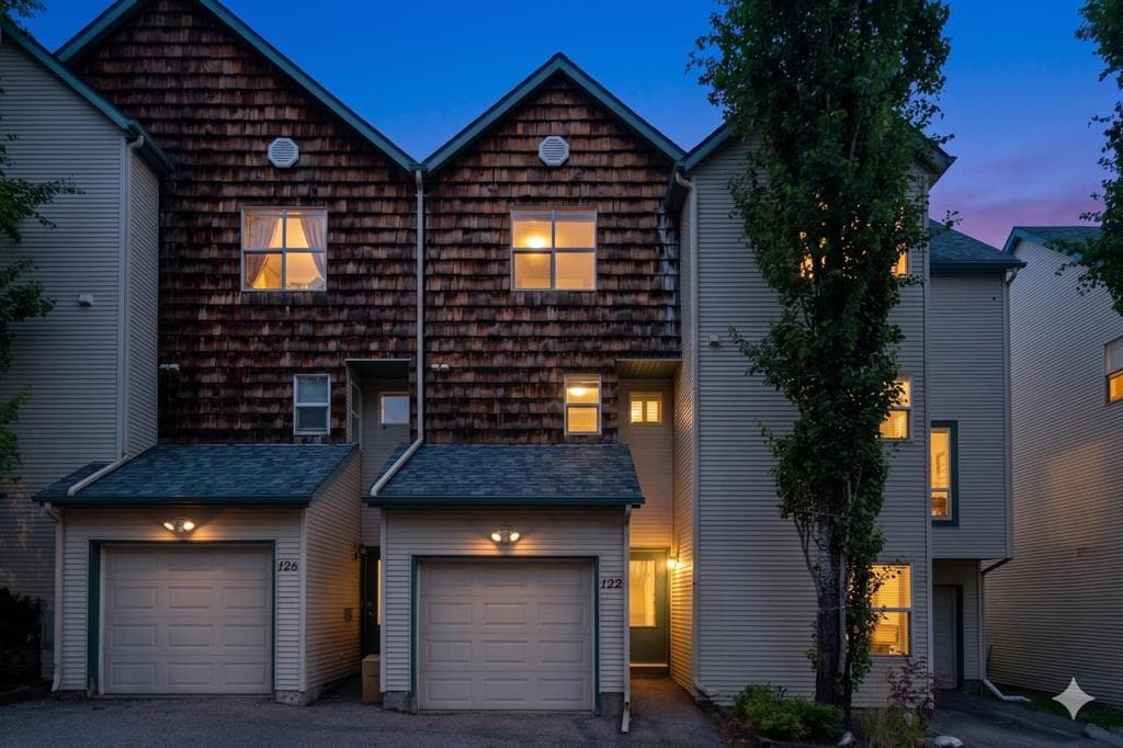2-bed Townhouse for sale at 122 Bridlewood Lane SW, Calgary