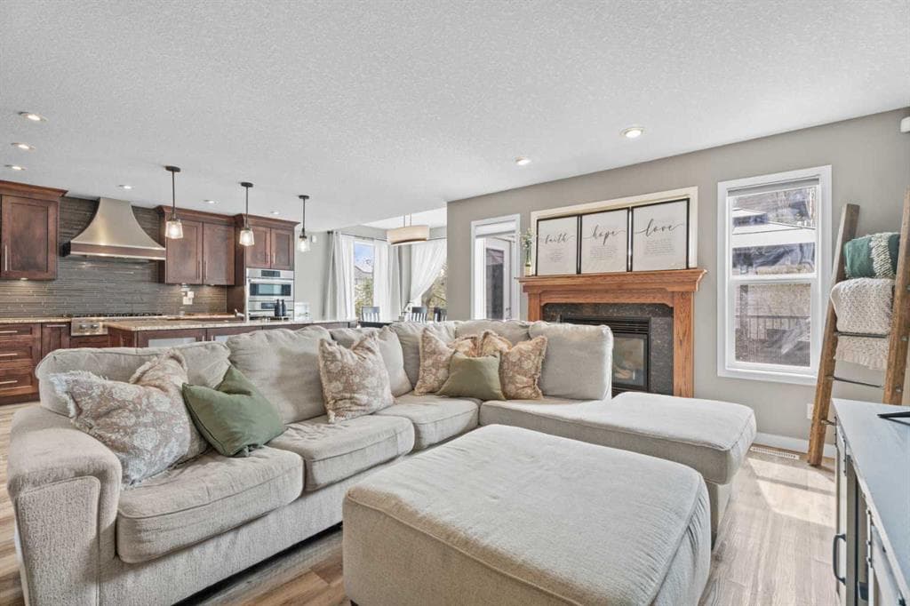 4-bed Detached for sale at 31 Brightondale Close SE, Calgary
